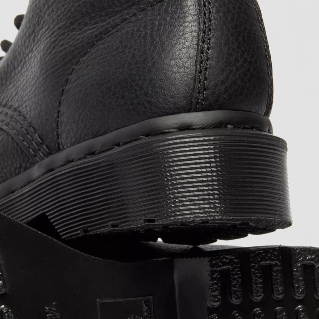 Dr. Martens 1460 Pascal Mono