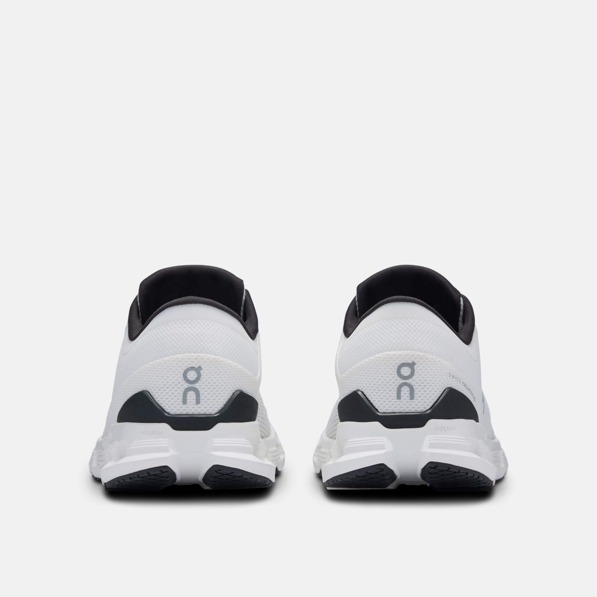 On Cloud X 4 Ivory/Black