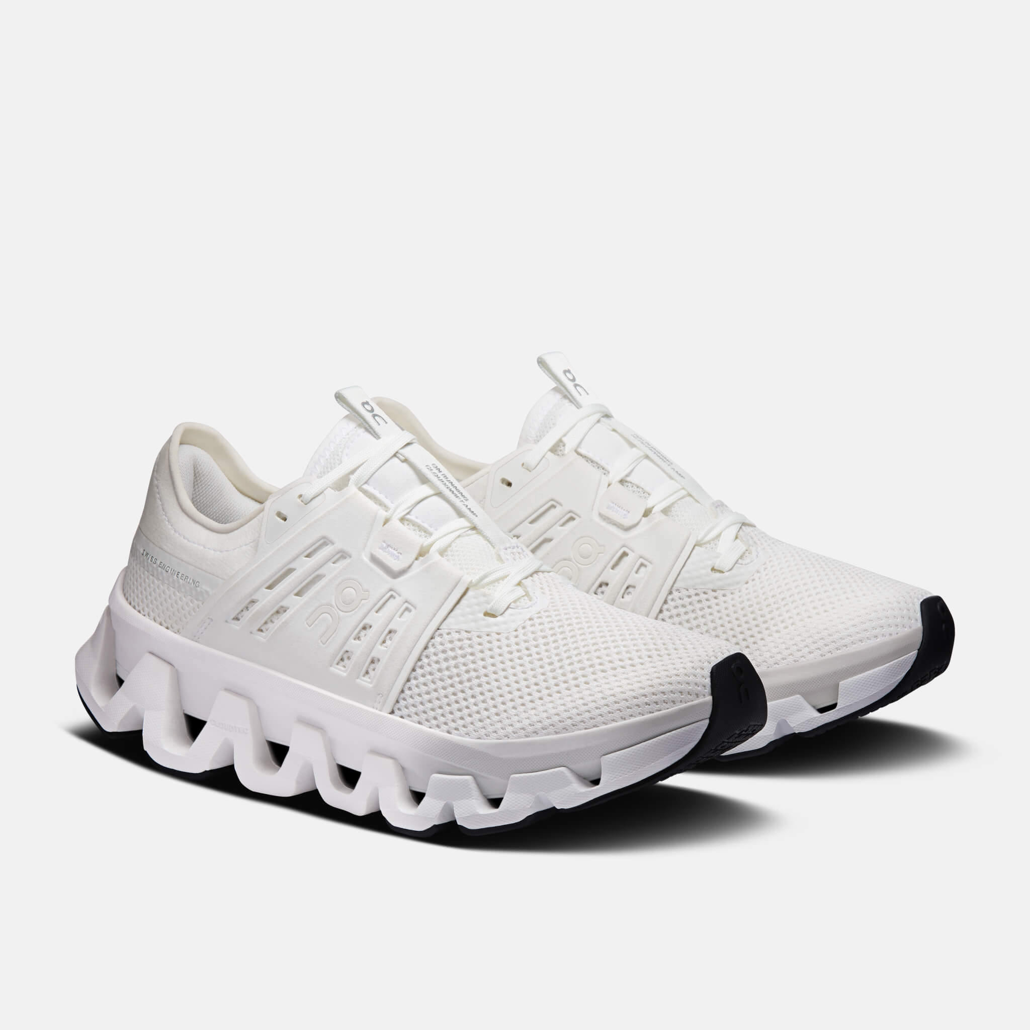 On Cloudswift Amp White/White