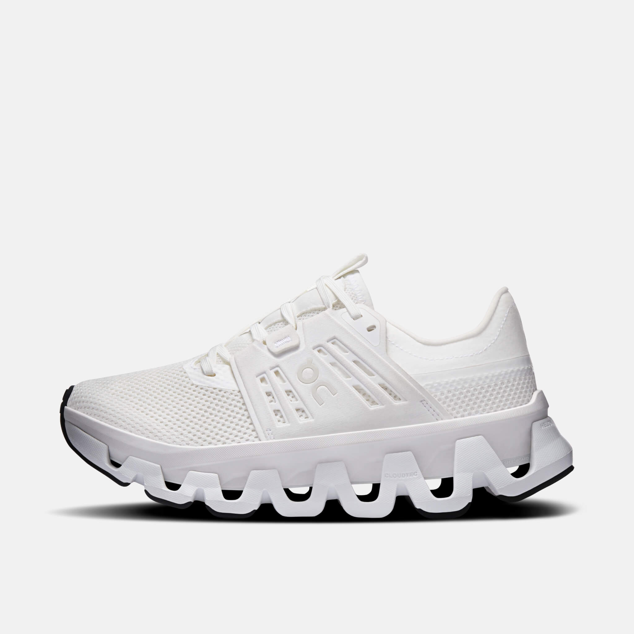 On Cloudswift Amp White/White